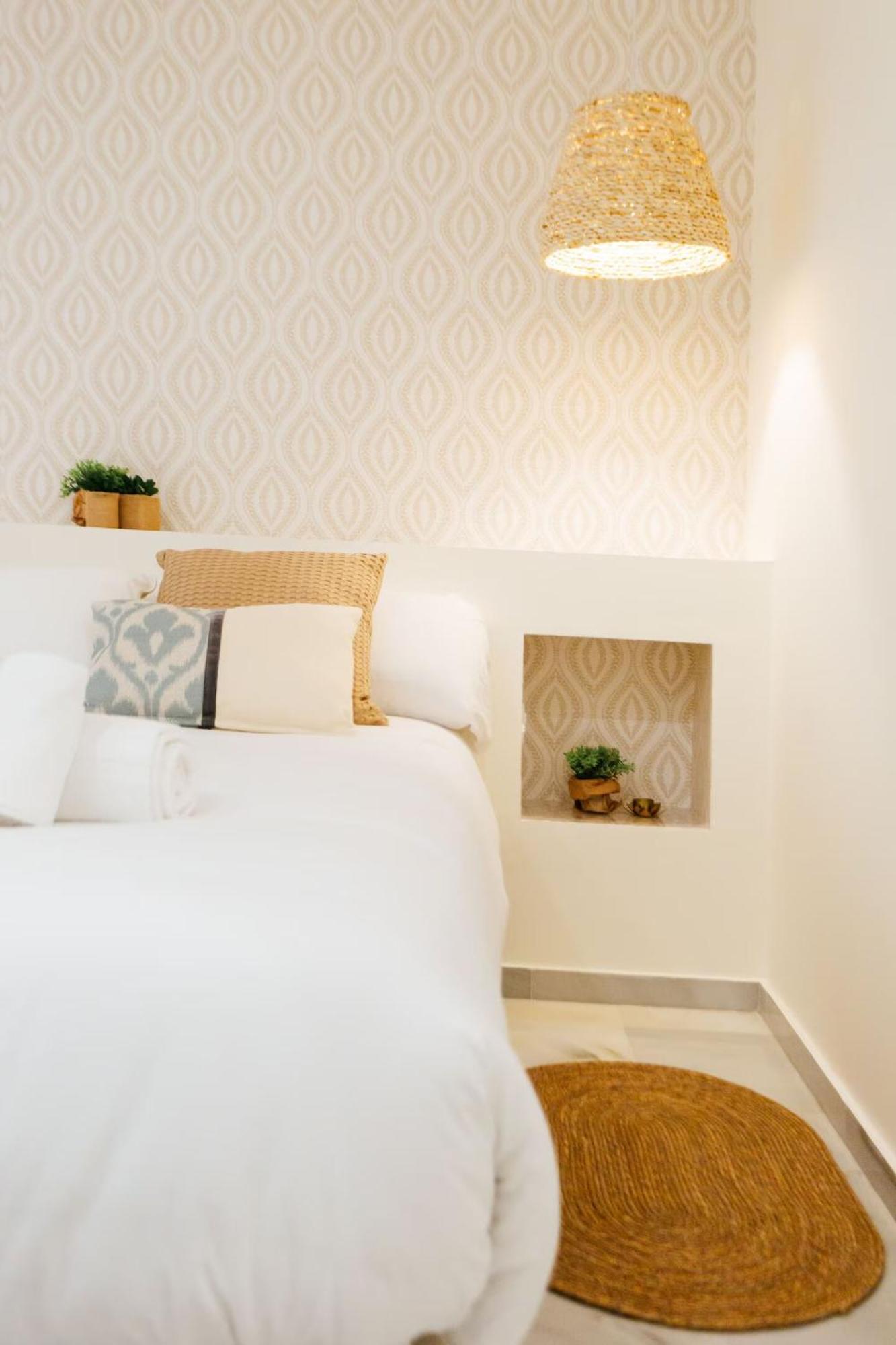 Reformed And Comfy- 2Bd 2Bth- Arenal Apartman Sevilla Kültér fotó