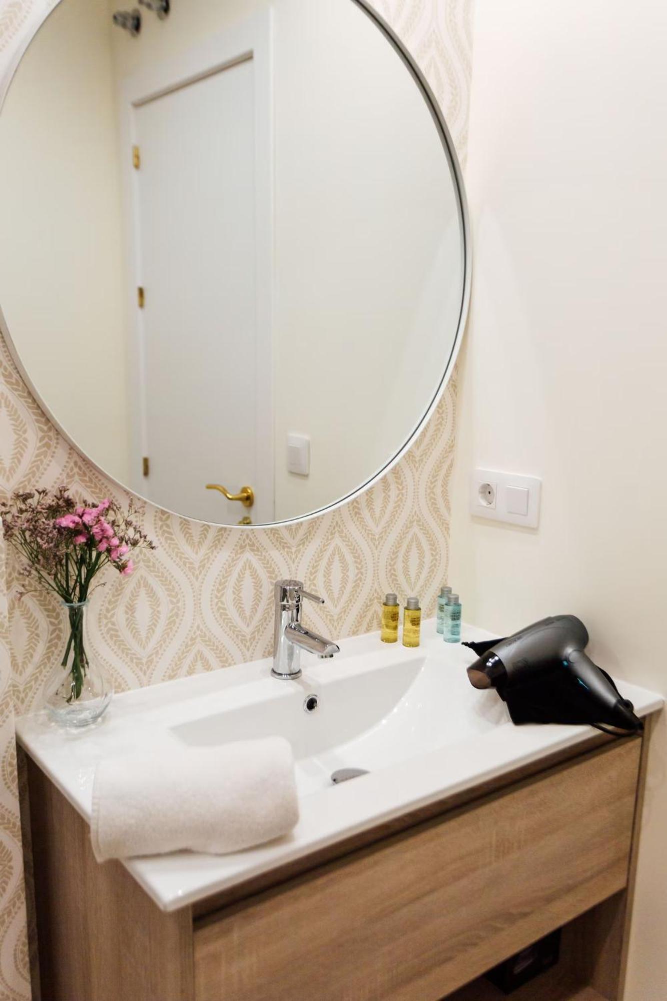 Reformed And Comfy- 2Bd 2Bth- Arenal Apartman Sevilla Kültér fotó